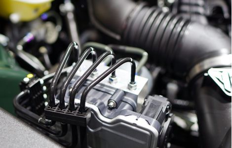 Firmenfahrzeug von EuroQ mit der Schriftzug: Frag EuroQ. Wir machen das!