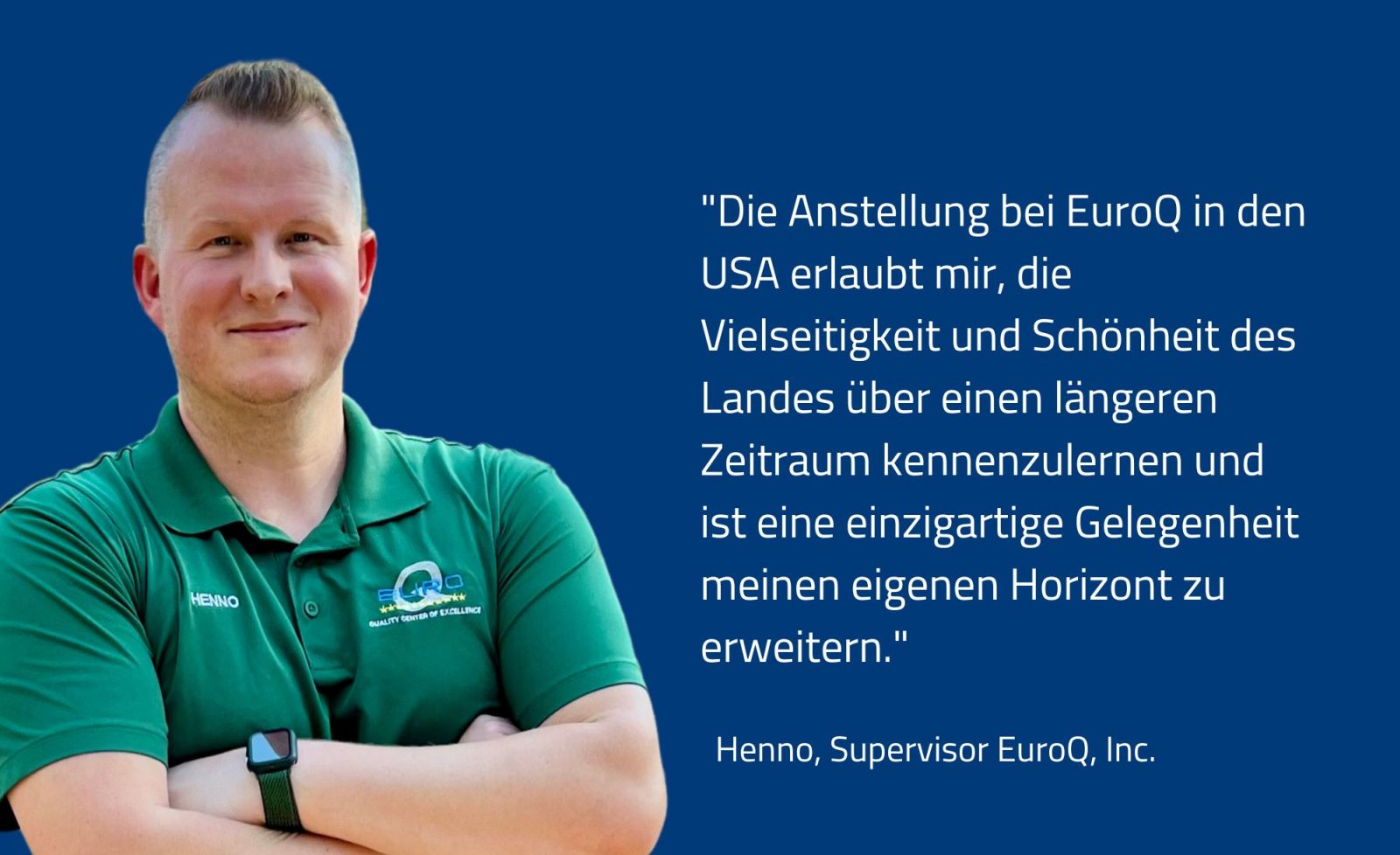 zeigt Supervisor der EuroQ Inc vor blauem Hintergrund