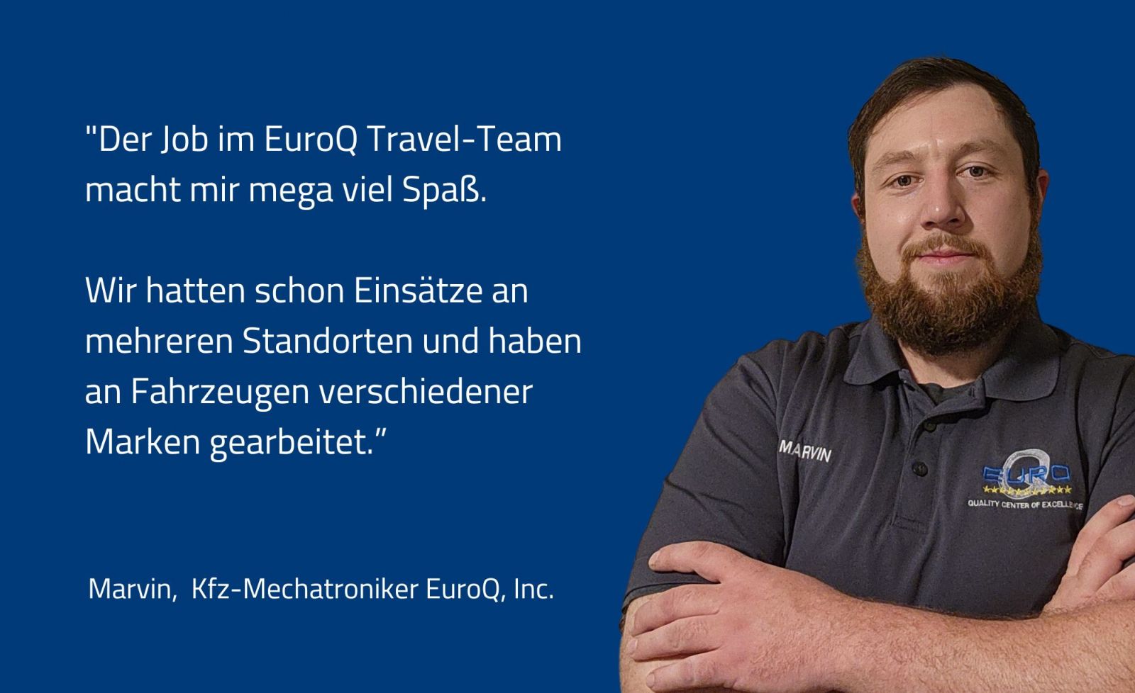 zeigt einen EuroQ Mechatroniker vor blauem Hintergrund